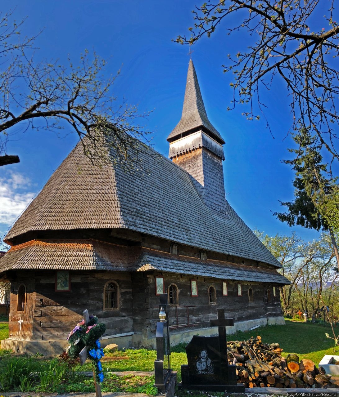 Церковь святых Архангелов Михаила и Гавриила Хотени, Румыния