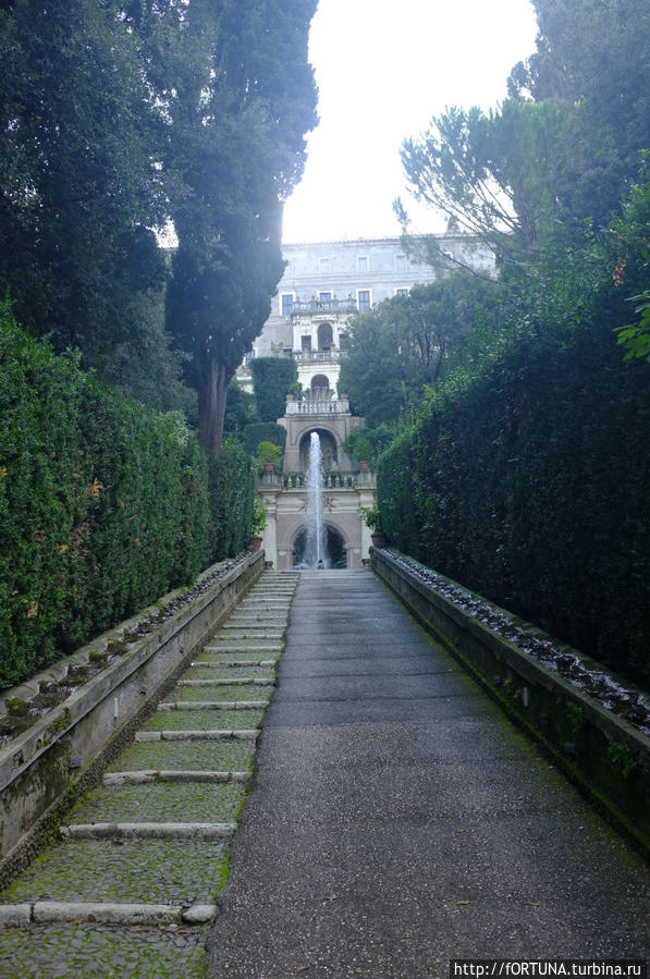 лестница от фонтана Драконов Тиволи, Италия