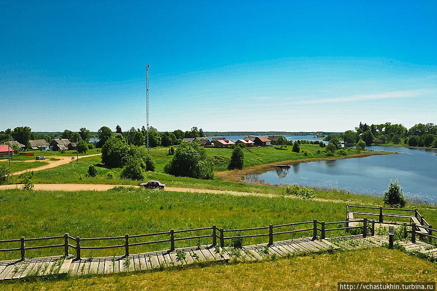 Живописная деревушка Сосница на берегу оз. Селигер