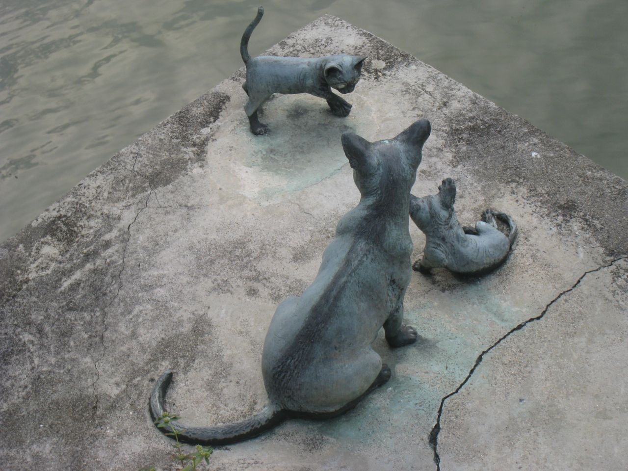 Городская скульптура вдоль набережной реки Сингапур (столица), Сингапур (город-государство)