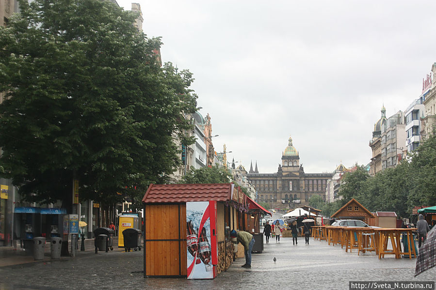 Вацлавская площадь в дождь Прага, Чехия