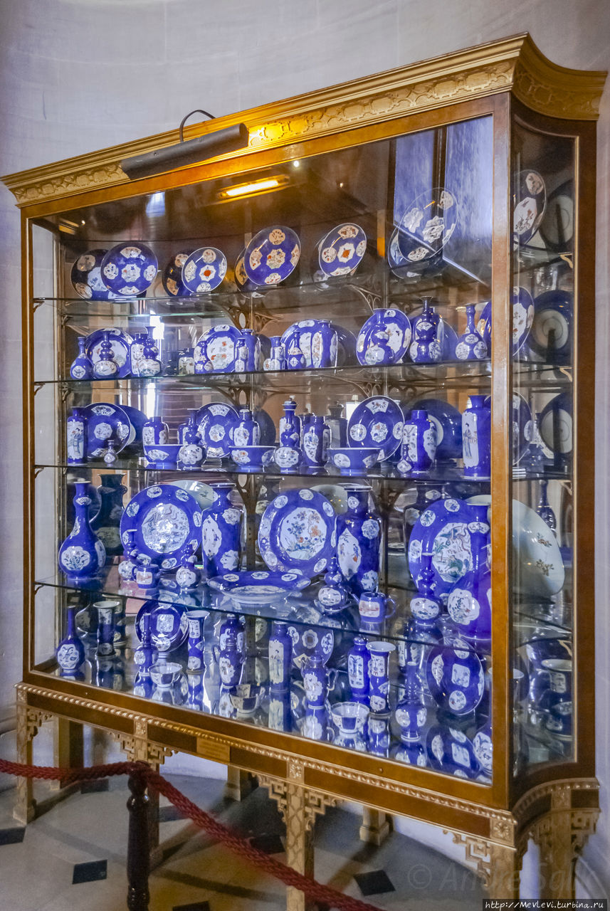 У Бленхеймского двореца внутри Вудсток, Великобритания