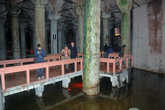 В подземном водохранилище Базилика Цистерна