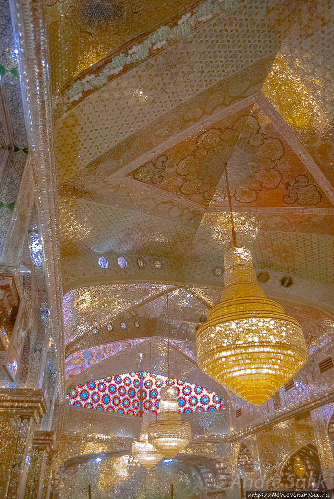 Зеркальная мечеть-мавзолей Шах-Черах