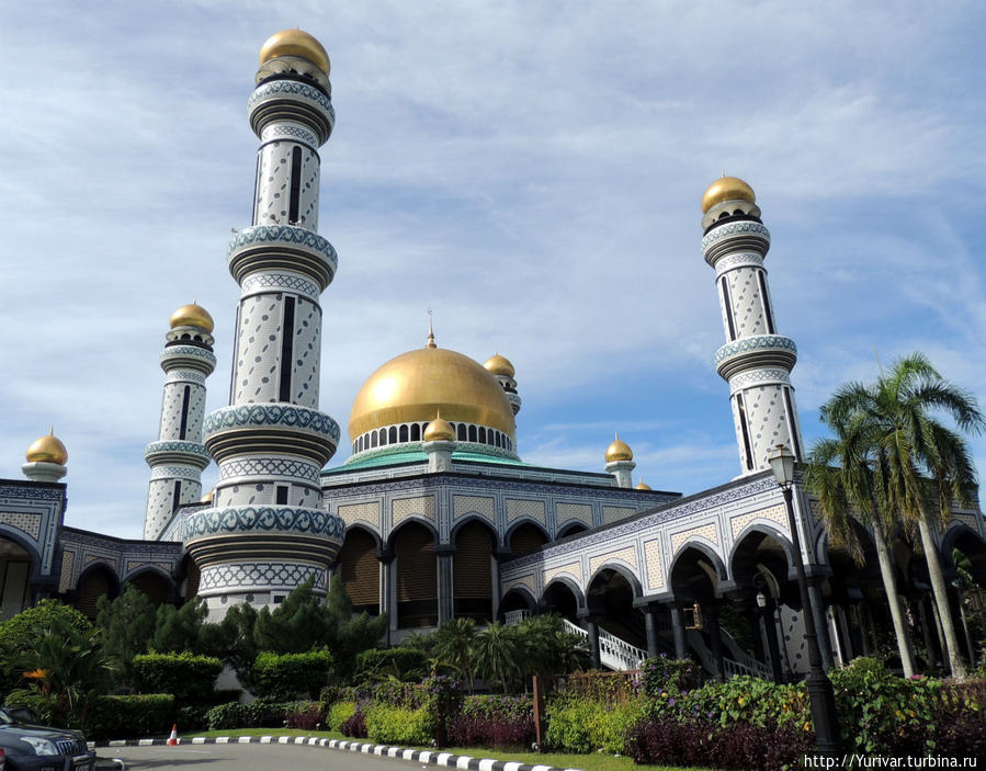 Мечеть Jame’Asr Hassanil Bolkiah mosque Бандар-Сери-Бегаван, Бруней