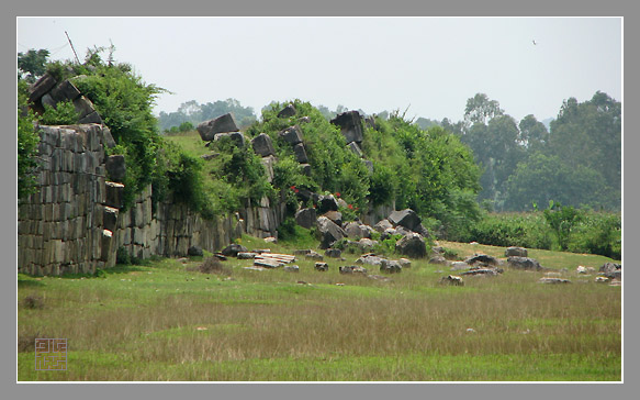 Ла Танх внешняя стена / La Thanh Outer Walled Section