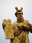 Моисей на Старой части Дворца Правосудия. Фото из интернета