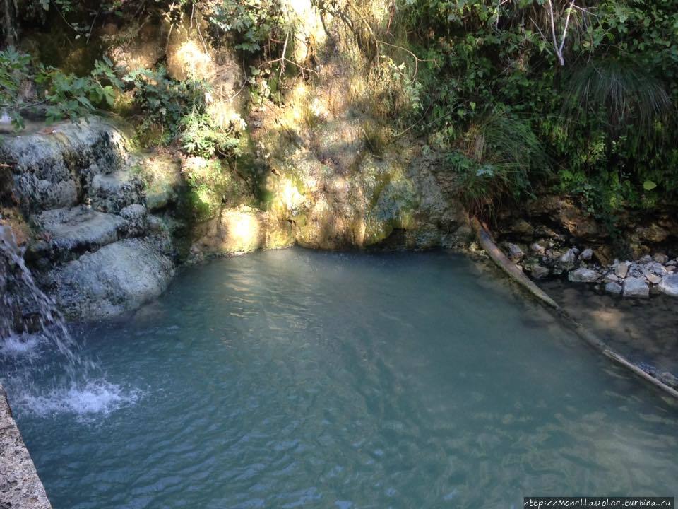 Термальные природные бассейны Баньи Сан Филиппо Баньи-Сан-Филиппо, Италия