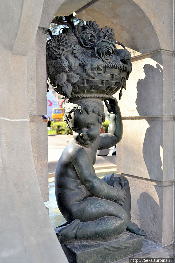 На площади Каталонии Барселона, Испания