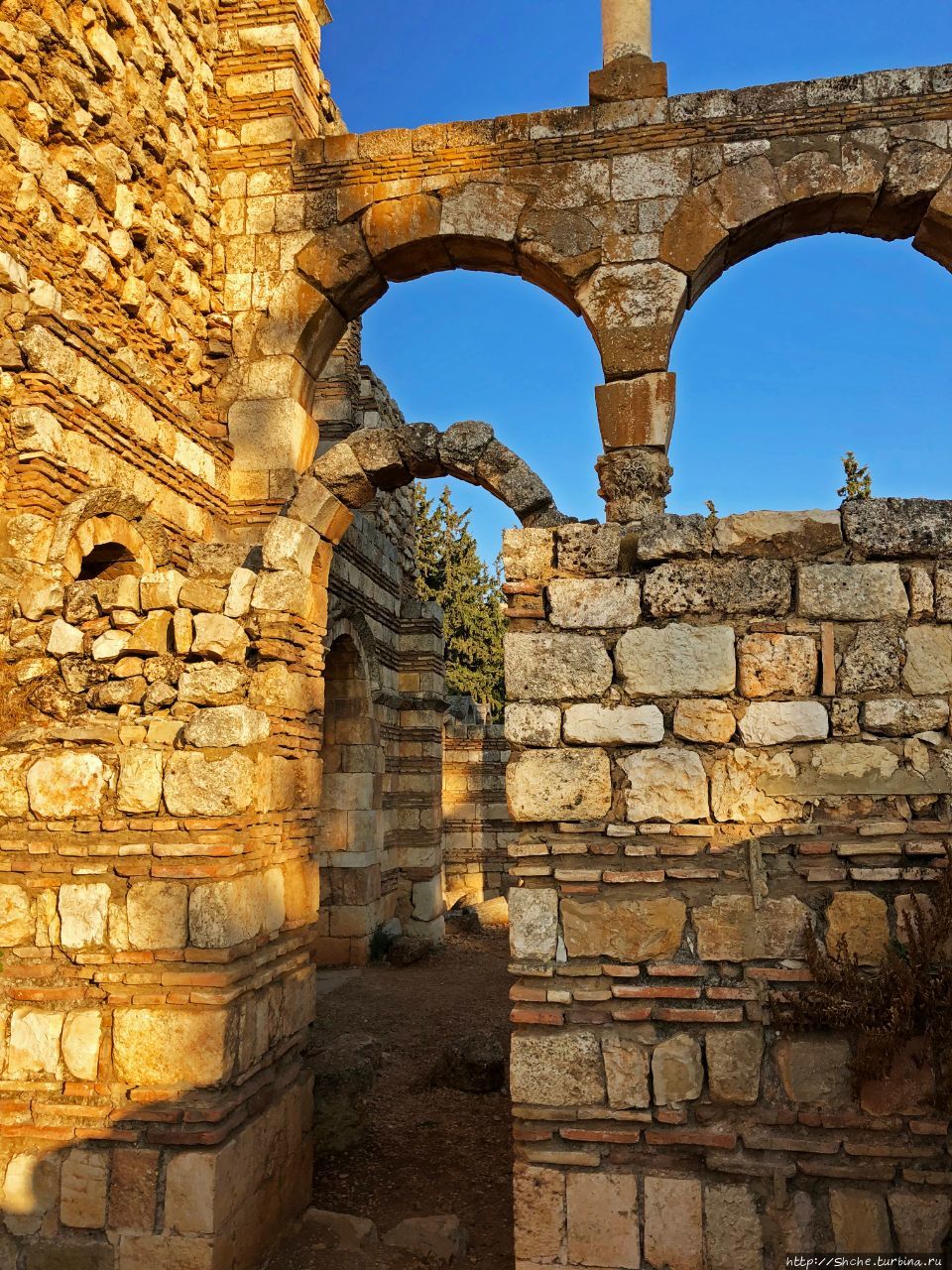 Анджар - живописные руины города Омейядов (ЮНЕСКО №293)