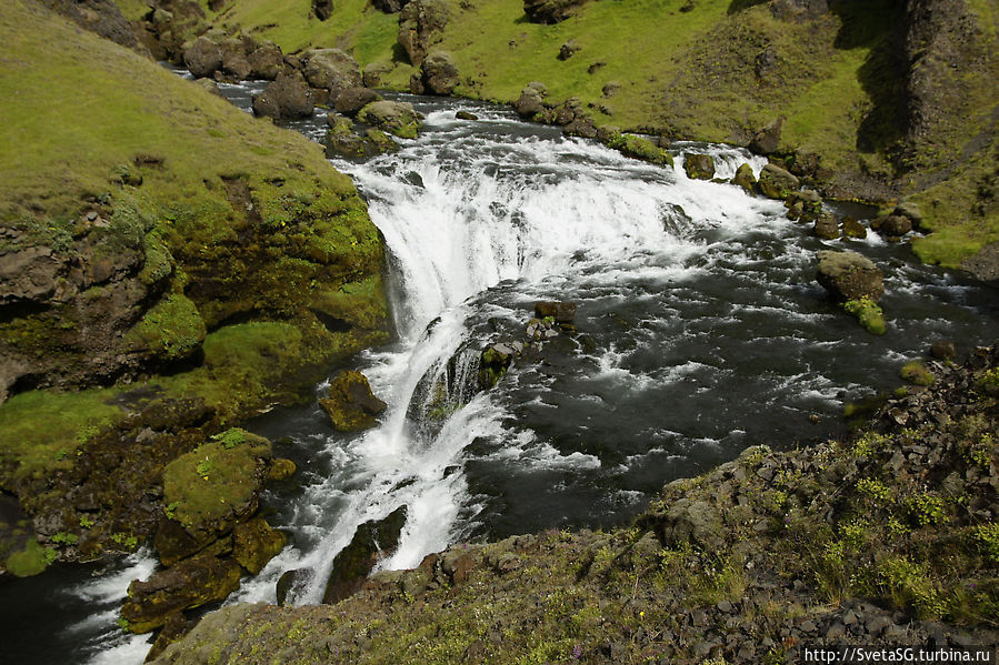 Водопад Skógafoss (Скоугафосс) — хорош и снизу, и сверху Южная Исландия, Исландия