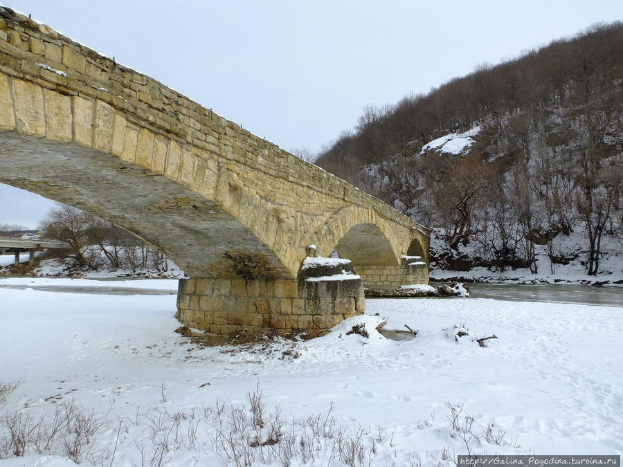 мост начала 20 века, давший название поселку Каменномостский