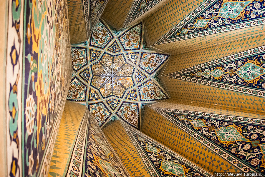 Мавзолей Бабы Тахер Орьяна в Хамадане Хамадан, Иран