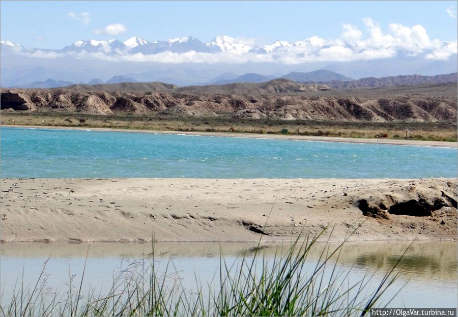 Рядом с Мертвым озером располагается озеро Иссык-Куль