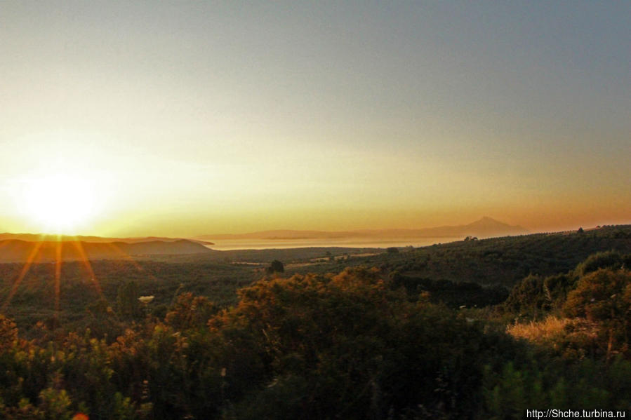 рассвет на пути в Афон, видна Святая гора Греция