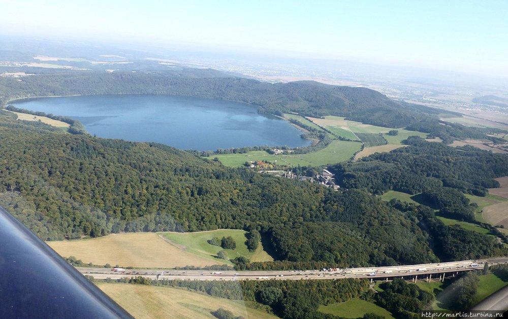 Озеро Мариа Лаах с воздуха. фото из интернета Мария-Лаах, Германия