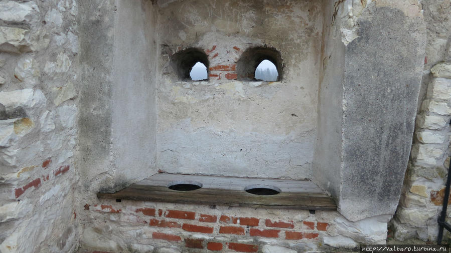 Всегда радуют средневековые туалеты на свежем воздухе Казимеж-Дольны, Польша