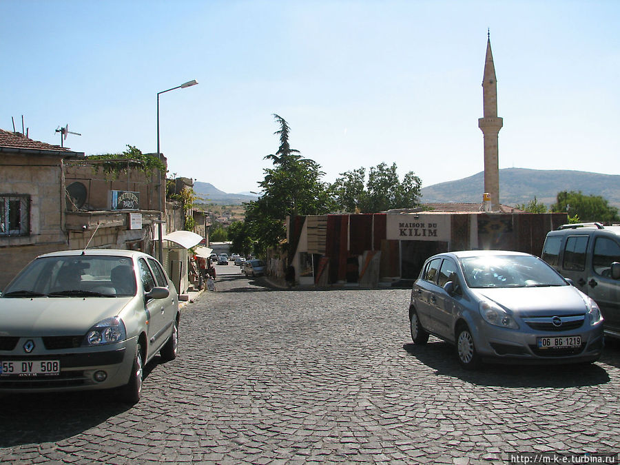 Площадь перед крепостью Учхисар, Турция