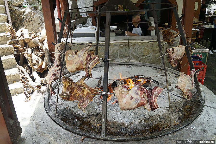 Анти Христо — так называется это блюдо из баранины, жарится около трех часов, но изумительно вкусно!!! Остров Крит, Греция