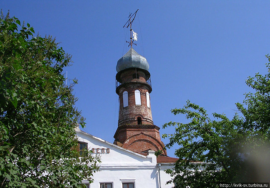 Купол церквушки у пожарного депо. Кировская область, Россия