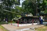 Хошимин, Вьетнам. Один из танков, штурмовавших штаб-квартиру южновьетнамского правительства