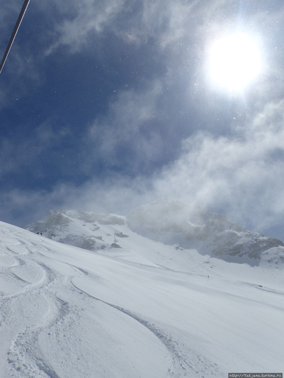 Три Долины в конце апреля -деревня Val Thorens Три Долины, Франция