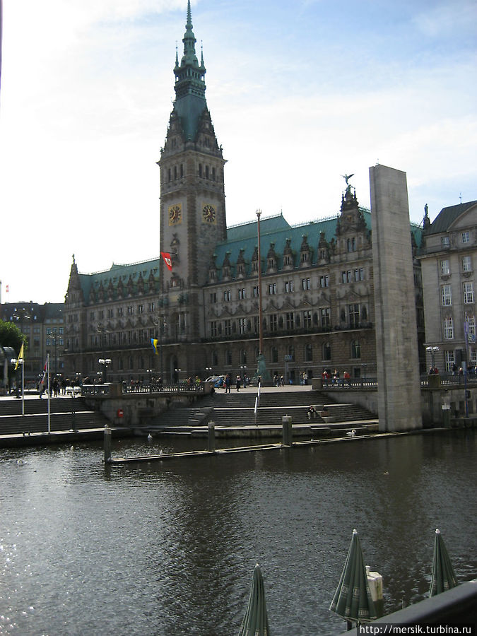 Ратушная площадь и памятник Гейне Гамбург, Германия