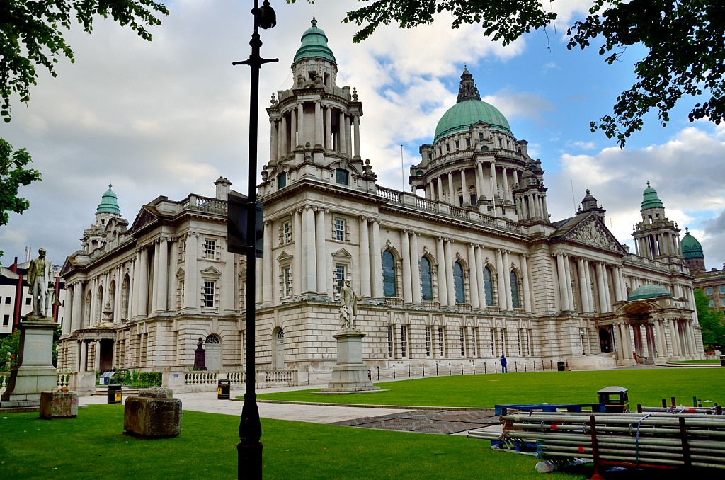 Ж Белфаст, Великобритания