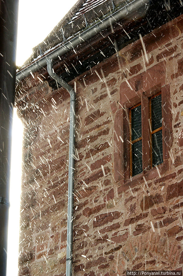 Погода менялась каждые десять минут.