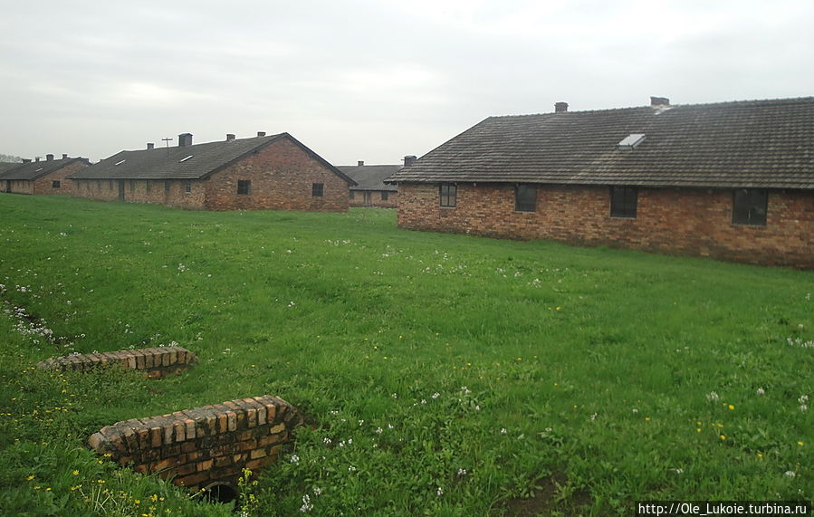 На территории Аушвиц-Биркенау, один из бараков для узников Освенцим, Польша
