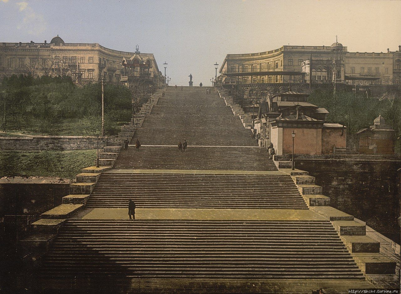 Почтовая открытка 1905 года с надписью — «8935. p.z. — ODESSA. L’ESCALIER RICHELIEU. ОДЕССА. РИШЕЛЬЕВСКАЯ ЛЕСТНИЦА.» Одесса, Украина