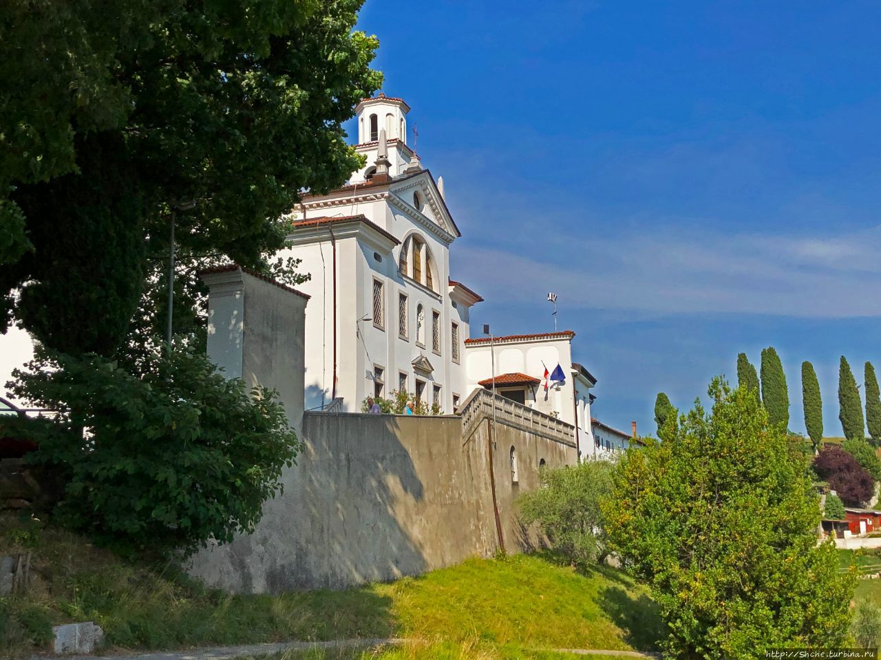 Монастырь Костаньевица, место захоронения последних Бурбонов