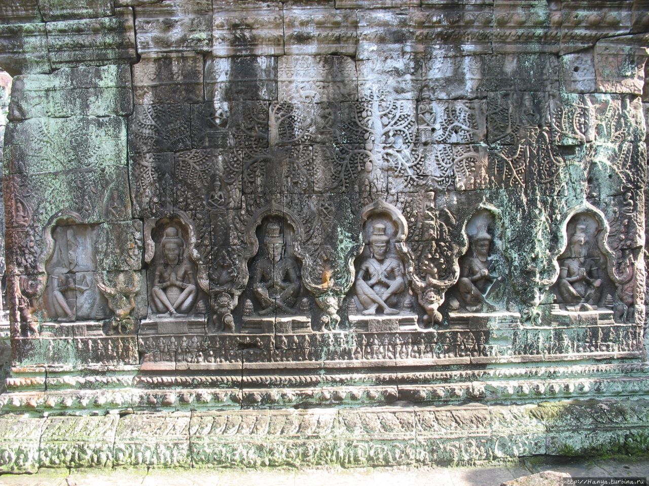 Настенные рельефы главного святилища храма Пре-Кхан Ангкор (столица государства кхмеров), Камбоджа