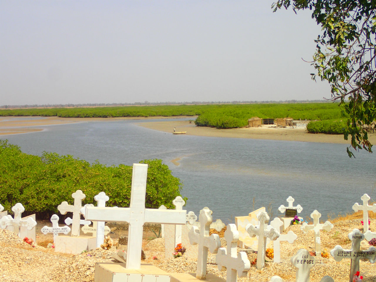 Жоаль-Фадиут. Ракушечный островок. Мысли о  вечном Жоаль-Фадиут, Сенегал