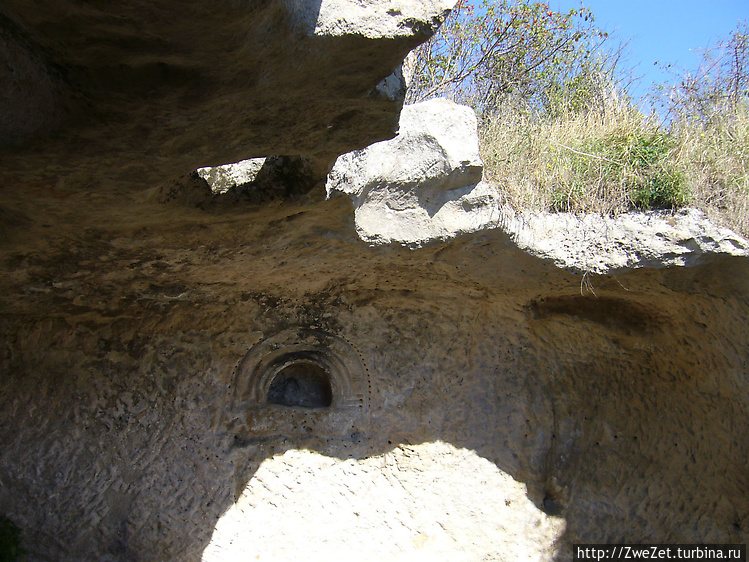 Пещерный храм XII века