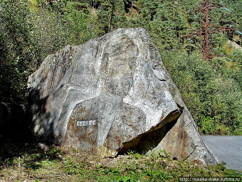 Камень со Сталиным и Коста Хетагуровым Цей, Россия