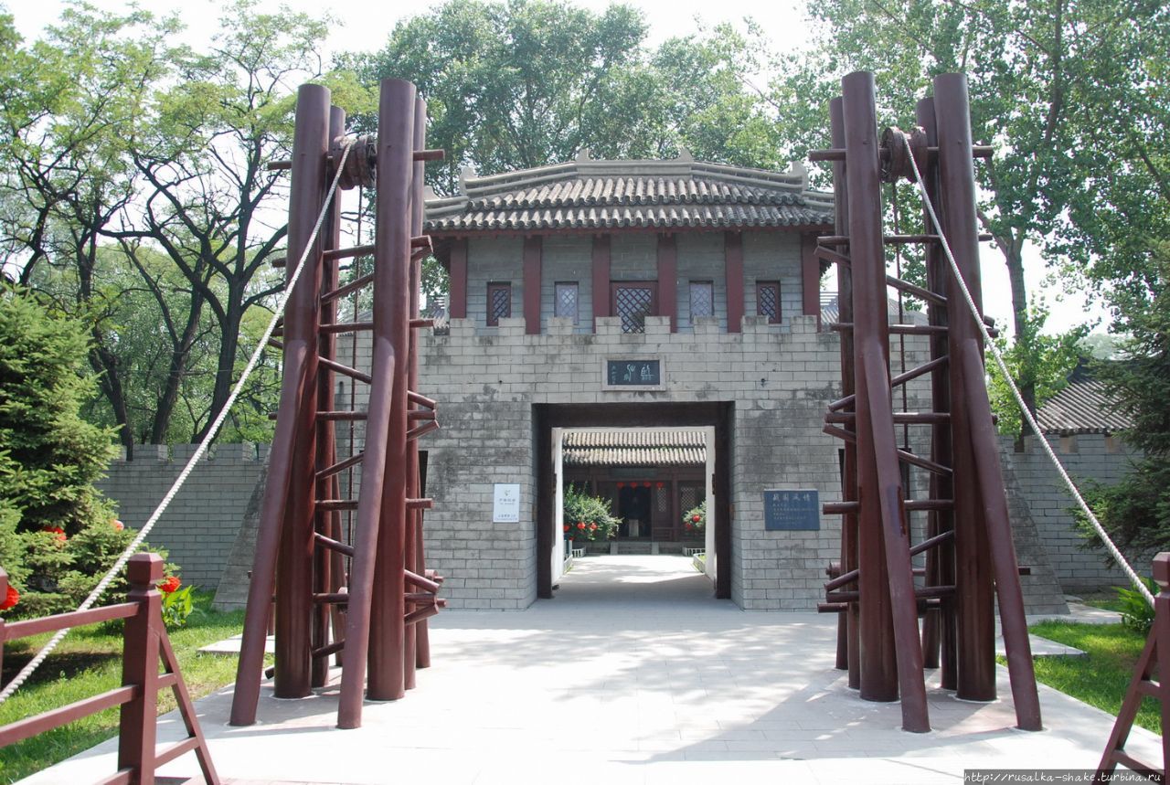 Дворец императора Цинь Шихуана Циньхуандао, Китай