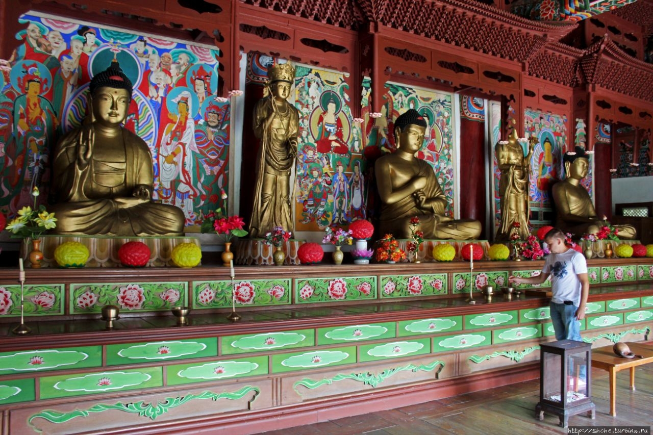 Восстановленный Тэунджон - главный храм комплекса Похион-са