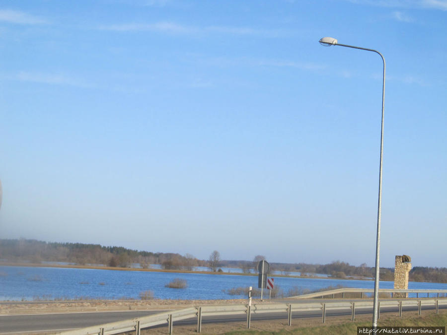 Река Даугва, по дороге до Риги Латвия