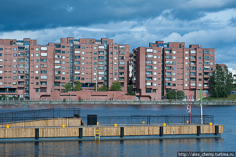 Жилые кварталыс видом на воду в которых хочется жить, архитектура пусть урбанистическая, но удобная для жизни Тампере, Финляндия
