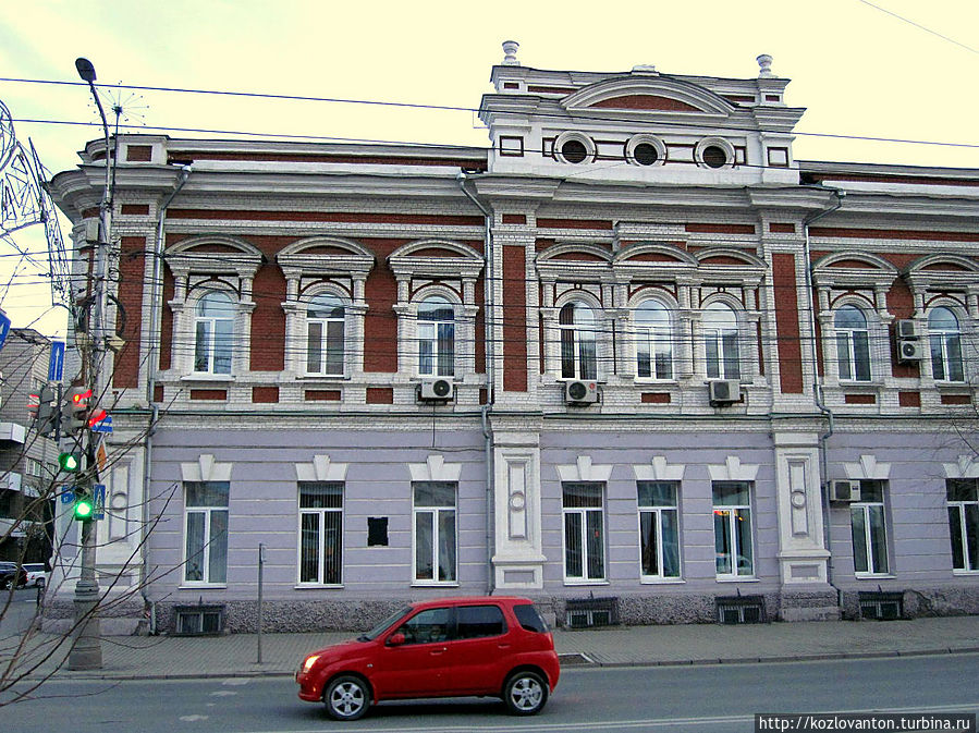 Дом № 87 до революции принадлежал И.И.Кузнецову. Сейчас здесь инспекции по делам несовершеннолетних.