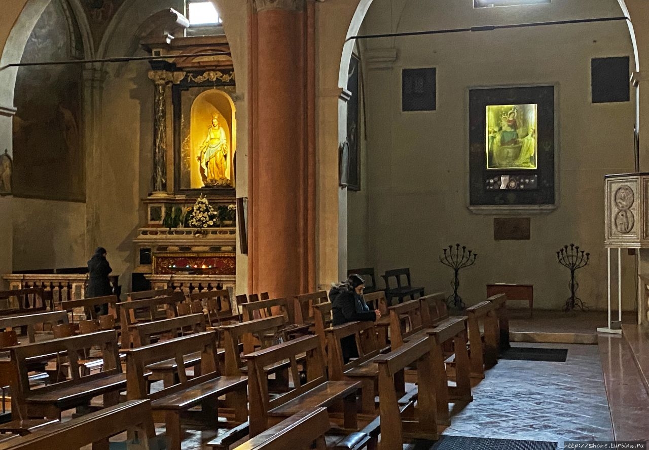 Церковь Св.Марии Коронованной Милан, Италия