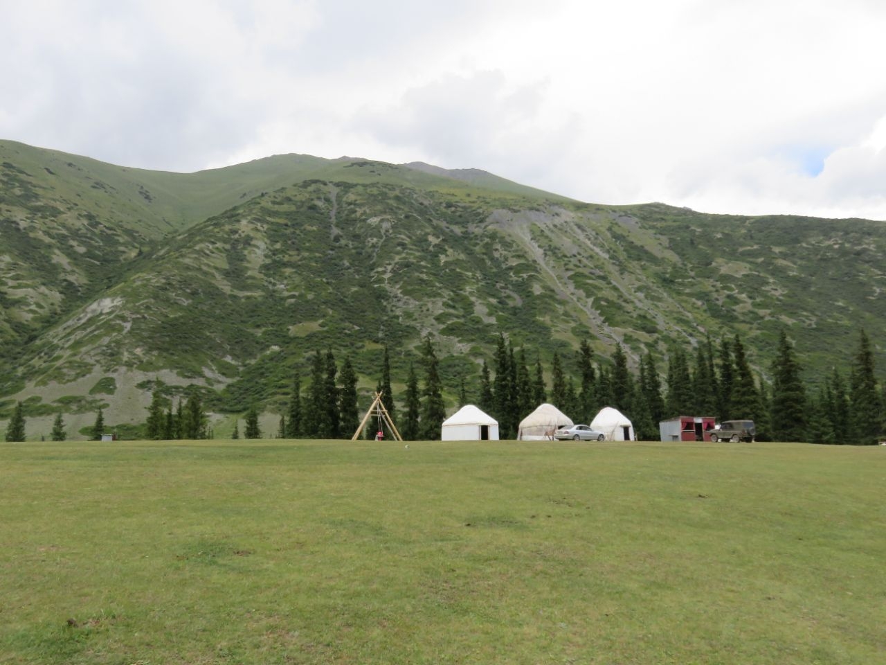 Среднее озеро Каньон Григорьевка, Киргизия