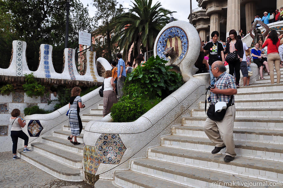 Ежегодно парк Гуэля посещают около девяти миллионов человек, а в 1984 году парк Гуэля вместе с другими творениями Антонио Гауди был включён в Список Всемирного наследия ЮНЕСКО. Барселона, Испания