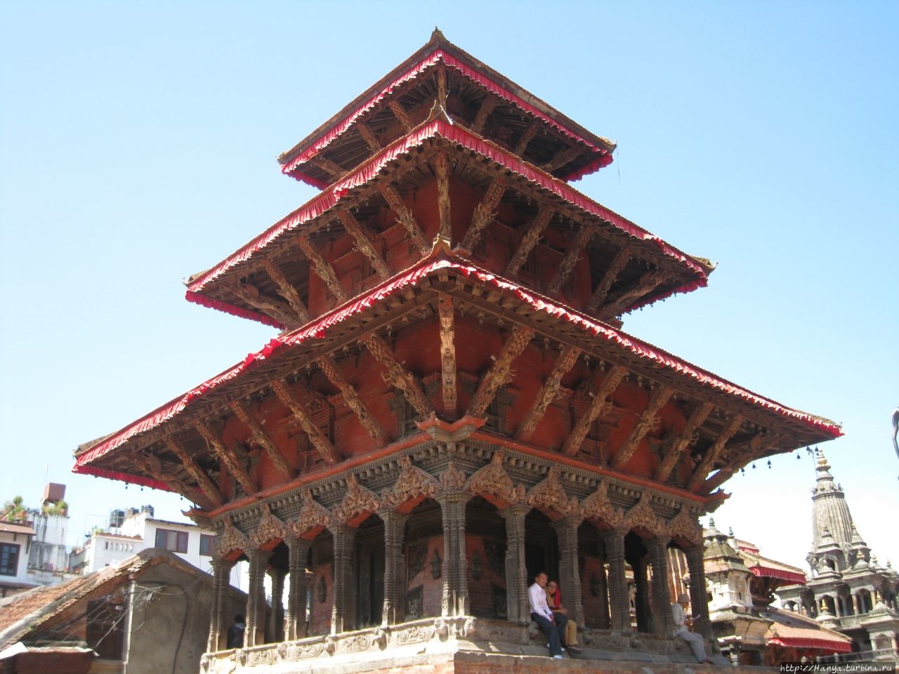 набоид. храм из бутылок в тайланде. храм хари. храм хари. хари мандир.