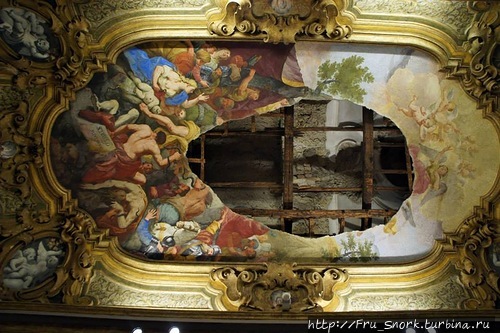 Неаполь.Церкви. Неаполь, Италия