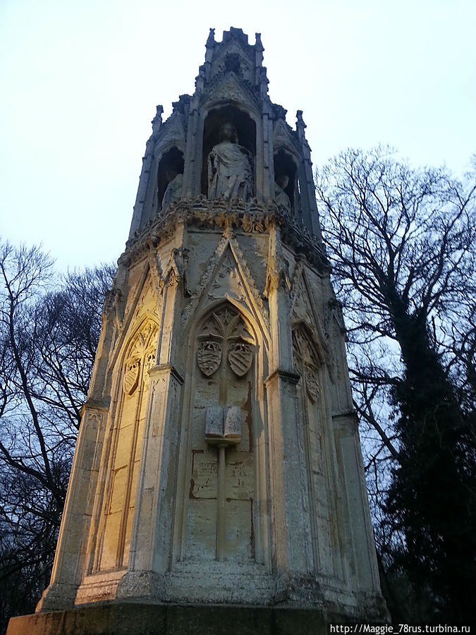Крест Элеоноры-памятник любви Нортхемптон, Великобритания