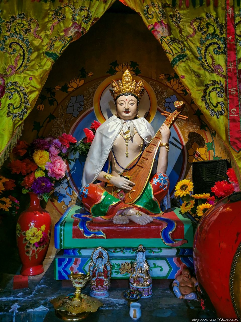 Забраться на одну из пяти вершин буддийской горы Утайшань