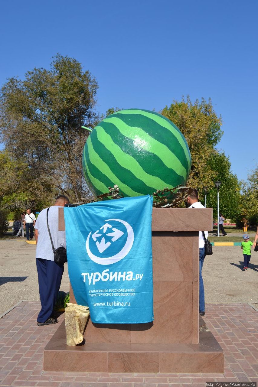 Памятник арбузу Ровное, Россия