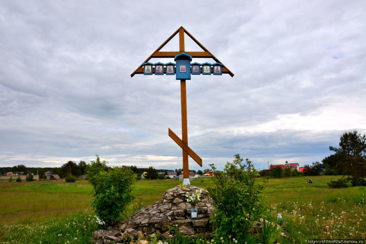 Поклонный крест на реке Угре Дворцы, Россия